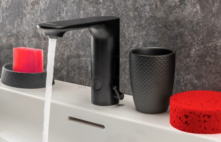 Die Ressource Wasser schonen und gezielt einsetzen – mit elektronischen Armaturen Copyright: Sanela