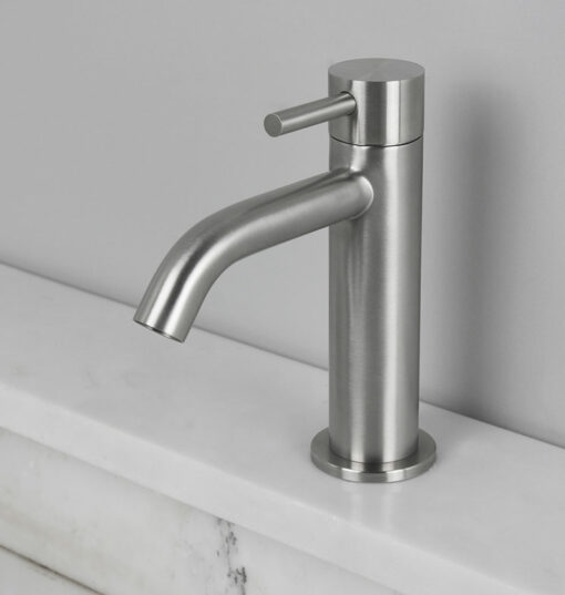 Washbasin valve in matt stainless steel
