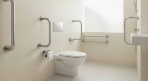 Barrierefreies WC mit Griffen